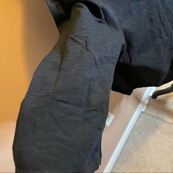 Catherine’s black blouse  - Picture 6 of 8